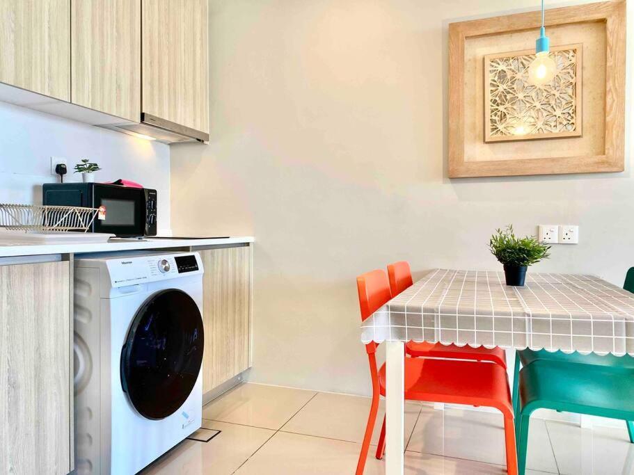 Tropicana 218 Macalister #Wondercolor #Infinity Pool #Georgetown #5Pax #2Br 2Bath #1King 1Queen 1Single #Quality Well Maintained #Private Host Bagian luar foto