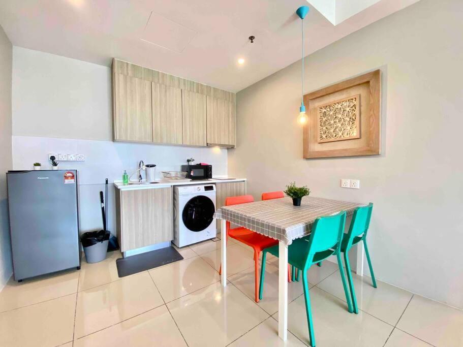 Tropicana 218 Macalister #Wondercolor #Infinity Pool #Georgetown #5Pax #2Br 2Bath #1King 1Queen 1Single #Quality Well Maintained #Private Host Bagian luar foto