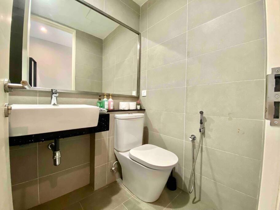 Tropicana 218 Macalister #Wondercolor #Infinity Pool #Georgetown #5Pax #2Br 2Bath #1King 1Queen 1Single #Quality Well Maintained #Private Host Bagian luar foto